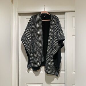 Ike Behar White/Black Plaid Shrug Poncho Fleece Wrap Sweater Open Front One Size